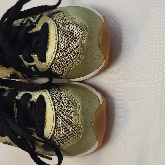 New Balance Gold and Black Baby Shoe's - Picture 4 of 11